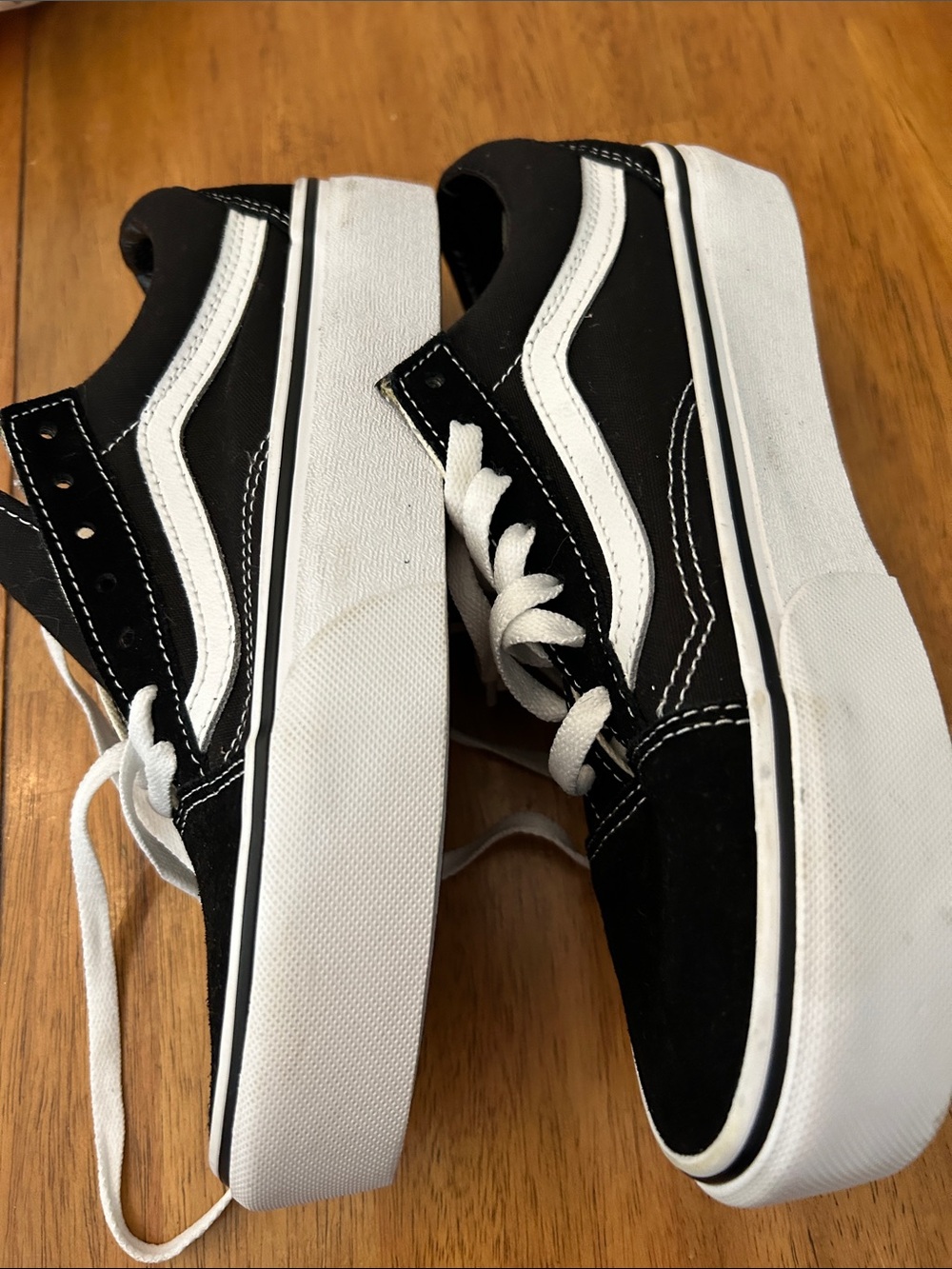 Vans womens Black & White Old Skool Lace-Up Sneakers 7.5 - Picture 6 of 7